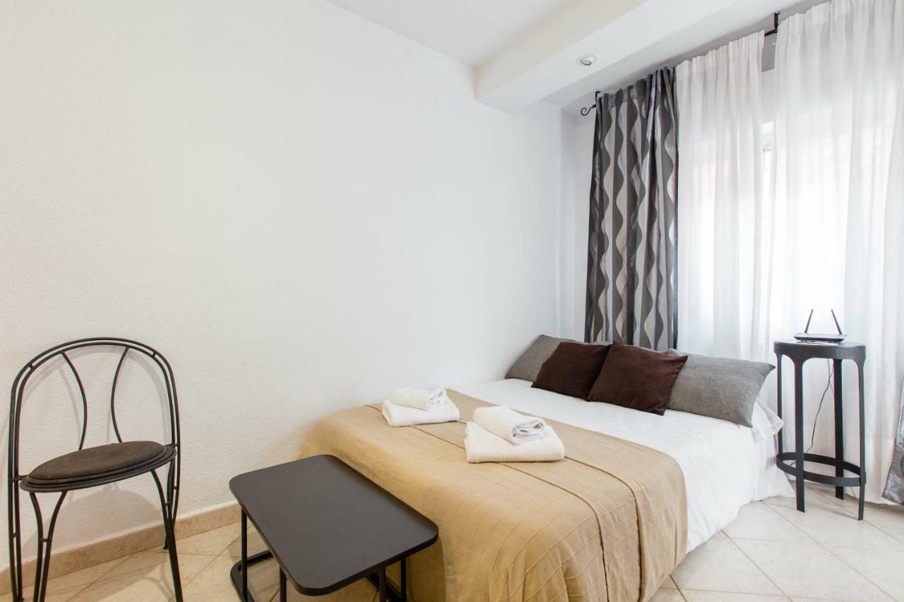 מדריד 3 Habitaciones Apartamento Temporada Lucero 3 Habitaciones מראה חיצוני תמונה